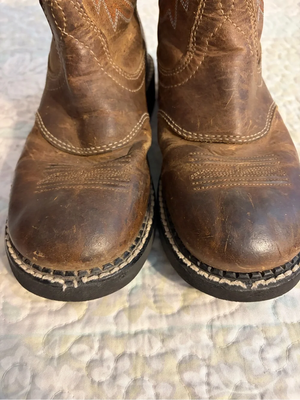 Ariat Chestnut Leather Round Toe Western Cowgirl Boots with Stars